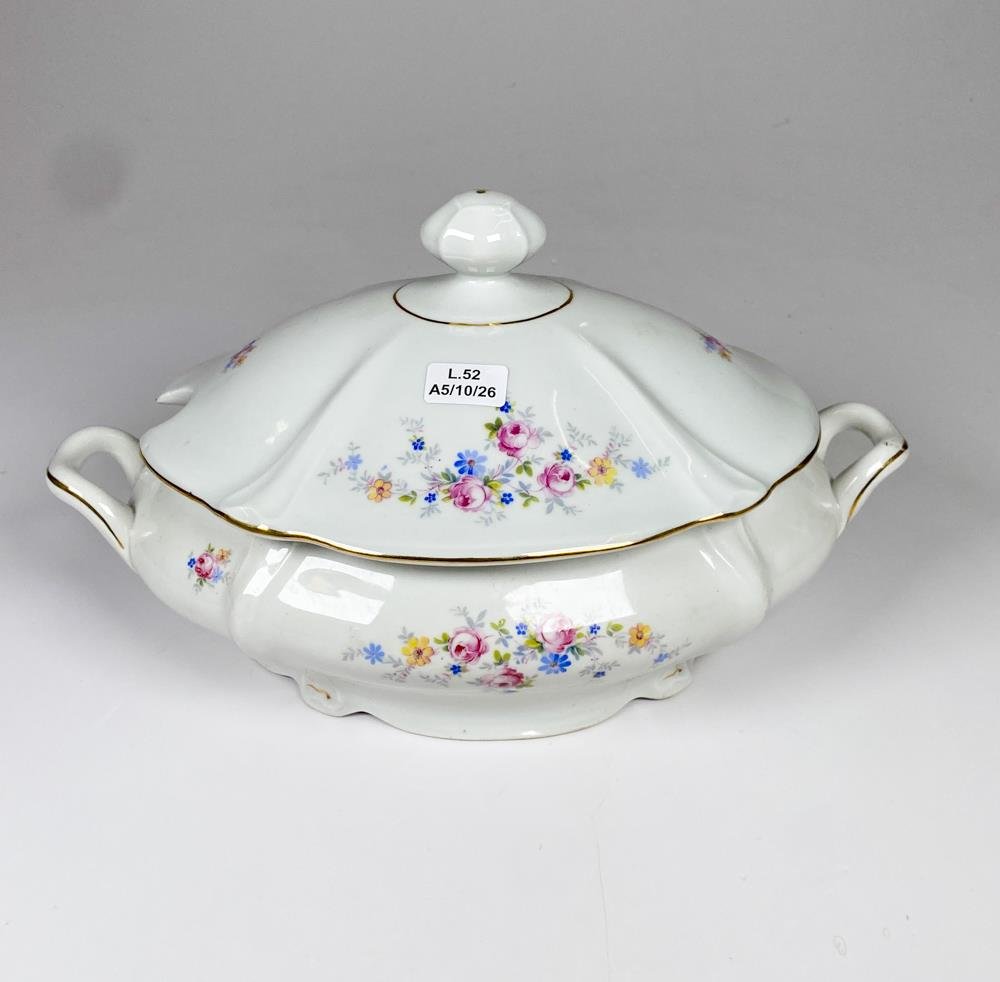Guisera de porcelana checa con tapa, decoración floral