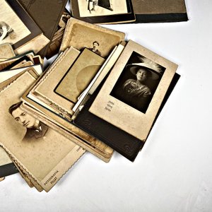Lote de Fotografías Antiguas: Hotel de la Barra y Retratos - imagen 6