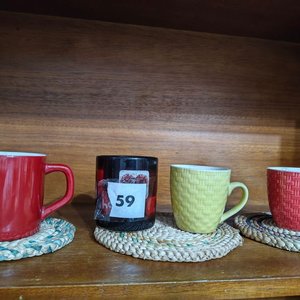 Lote de Tazas Variadas con Diseños Florales y Geométricos - imagen 9