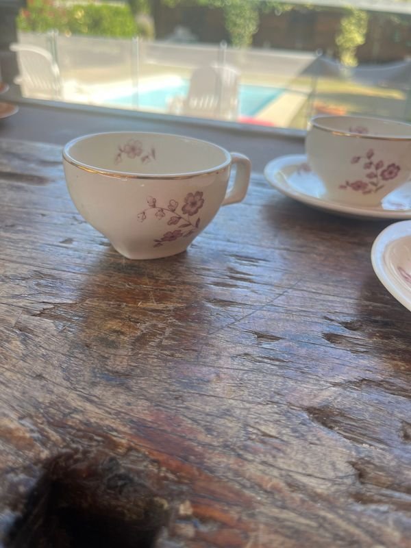 Juego de té en porcelana con diseños florales - imagen 8