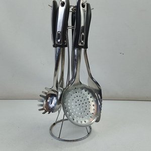 Lote siguiente: Set de 7 Utensilios de Cocina Metálicos con Soporte Cromado