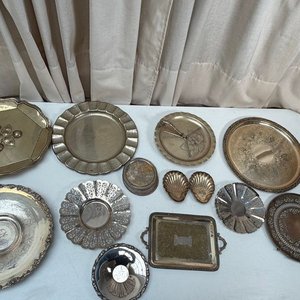 Lote de Bandejas y Platos de Metal Plateado Estilo Antiguo - imagen 2