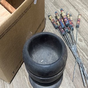 Lote siguiente: Mortero de madera con mano