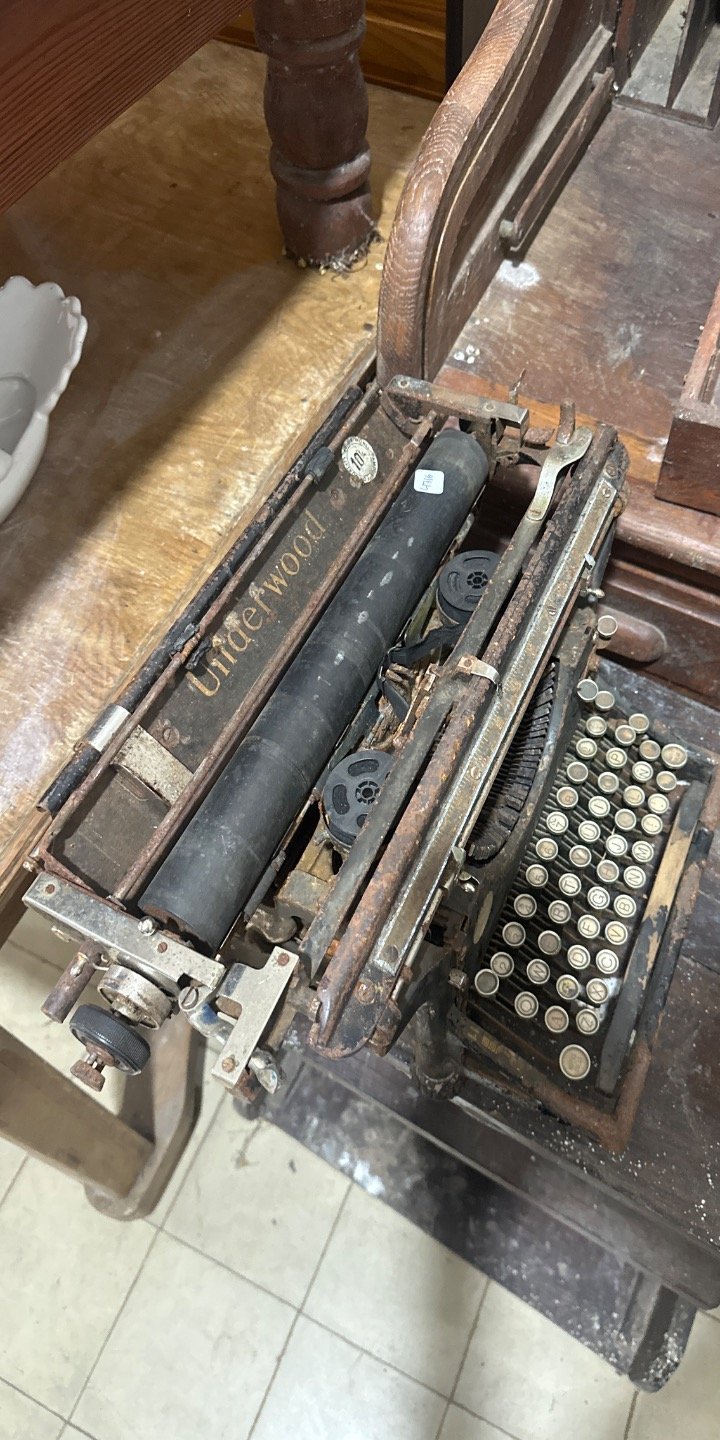 Lote anterior: Máquina de escribir antigua para la venta