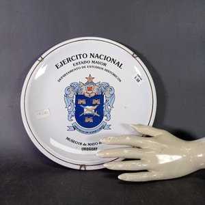 Plato de Cerámica "Ejército Nacional" con Soporte y Escudo Histórico - imagen 5