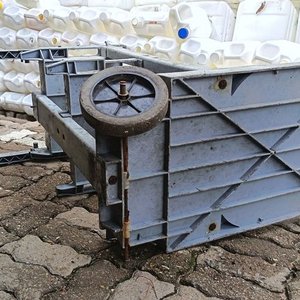 4 Carros Auxiliares de Limpieza de tres Estantantes con ruedas - Se venden a la Vista con Faltantes y Detalles de Uso - Ideal para repuesto - imagen 8