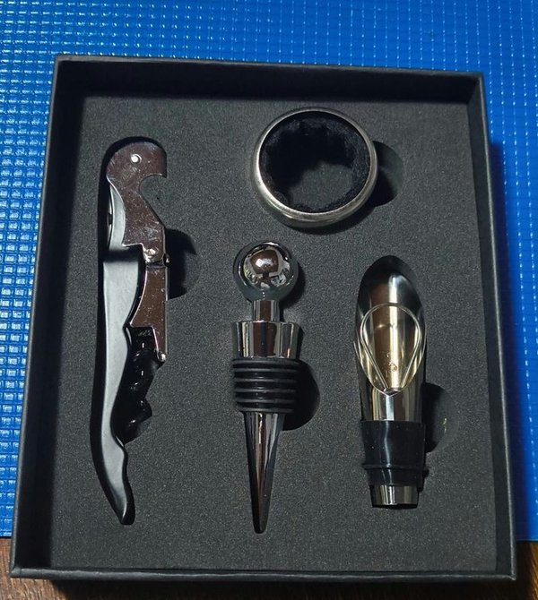 Set de Accesorios para Vino: Sacacorchos, Tapón y Aireador