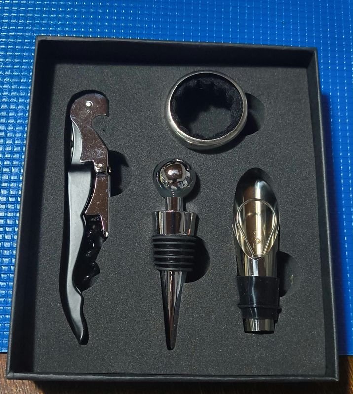 Set de Accesorios para Vino: Sacacorchos, Tapón y Aireador