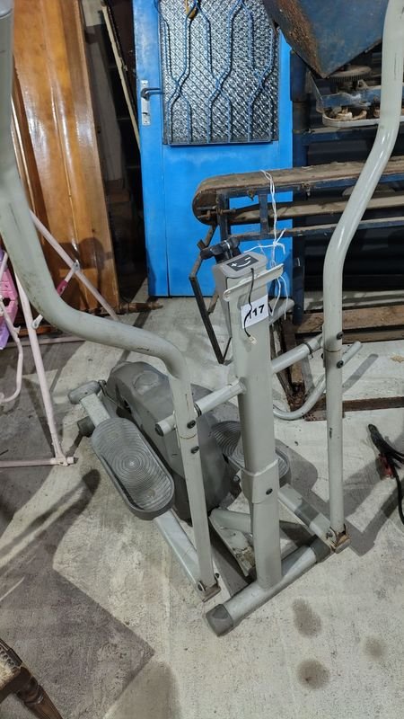 Lote siguiente: Máquina de ejercicio elíptica sin uso