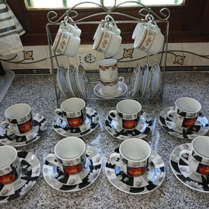 Lote anterior: Dos Juegos de Café con Tazas y Platos Estilo Vintage