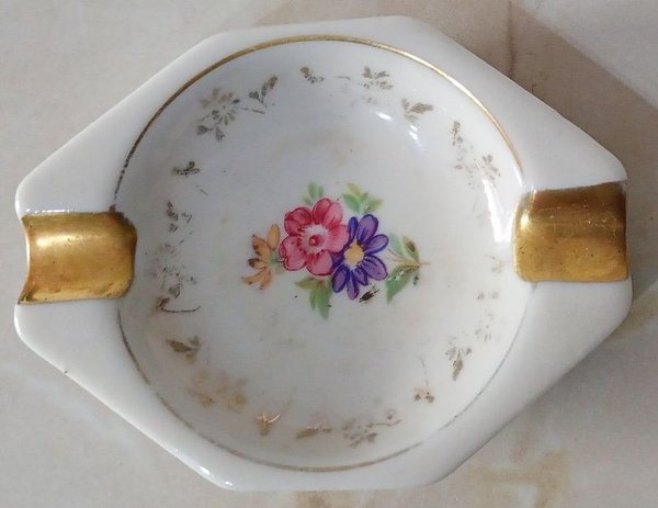 Cenicero Antiguo de Porcelana Alemana Royal Bavaria con Detalles en Pan de Oro - imagen 1