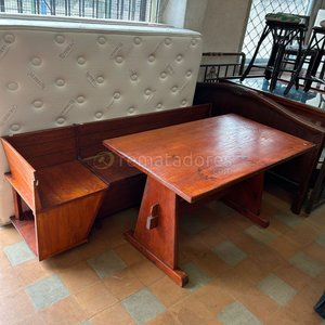 Lote siguiente: Juego de Comedor Rústico de Madera