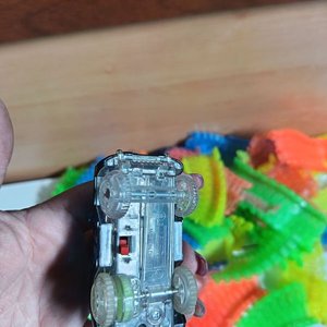 Pista de Carreras con Coche de Juguete Luminoso - imagen 5