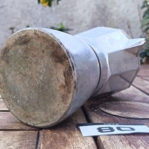 Cafetera italiana tipo moka de aluminio, con cuerpo octogonal, tapa, asa y filtro interior - imagen 8