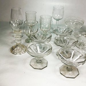Lote de Cristalería Variada: Copas, Juguera Exprimidora y Botellón - imagen 4