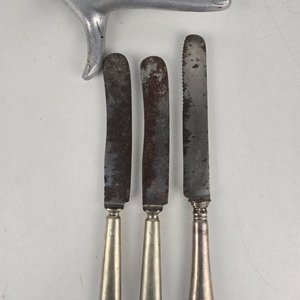 Lote anterior: Set de 3 Cuchillos de Mesa Alemanes con Marcas de Fábrica