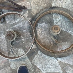 Bicicleta Antigua Top de Niño para Restaurar con Dos Juegos de Ruedas - imagen 4