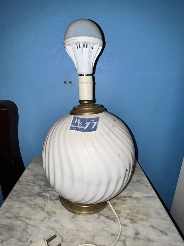 Velador de Cerámica y Bronce con Tulipa Blanca