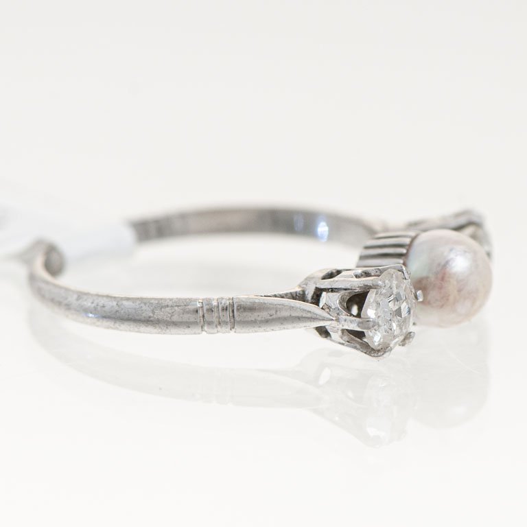 Anillo de platino con perla y brillantes - imagen 2