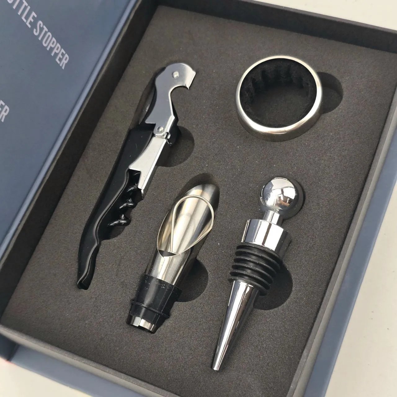 Set de accesorios para vino y libro - imagen 3