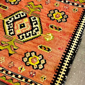 Alforja Kilim de Lana Rosa con Dibujos Geométricos y Rayas - 130x50 cm - imagen 3