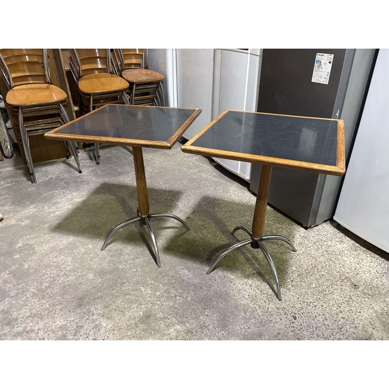 Lote anterior: Muebles de Madera con Patas de Hierro