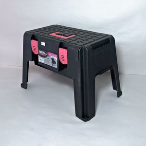 Banqueta Organizadora Negra Plástico Arqplast con Compartimento y Trabas Rosadas - imagen 1
