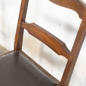 Par de Sillas de Roble con Tapizado de Cuerina y Tachas - imagen 3