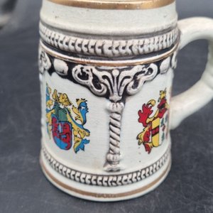 Jarra de Cerveza Japonesa de Cerámica con Escudos - imagen 3
