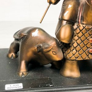Figura de Torero y Toro en Plástico Duro, Base Negra - imagen 3