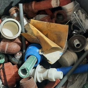 Porta Planta Fibra Vidrio con Repuestos Sanitarios y Tapa de Inodoro Azul - imagen 2
