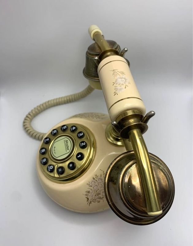 Teléfono vintage con diseño clásico - imagen 3