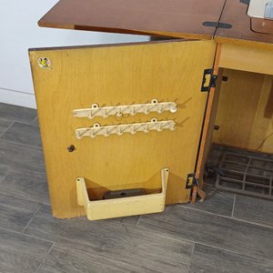 Máquina de Coser Singer Antigua con Mueble de Madera - imagen 6
