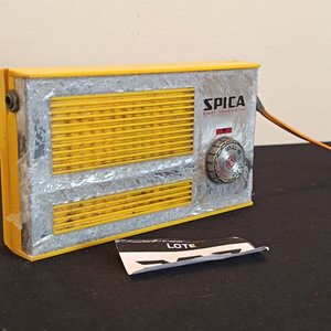Lote siguiente: Radio Portátil a Transistores Spica ST-600 Antigua con Estuche de Cuero