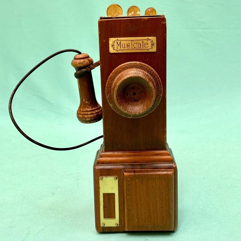 Alcancia decorativa con diseño de teléfono antiguo de madera
