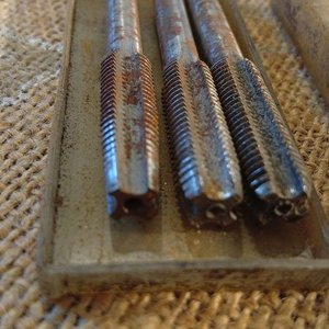 Lote siguiente: Juego de 3 Machos de Roscar Japoneses