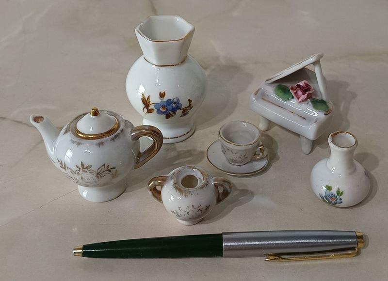 Colección de miniaturas japonesas y occidentales