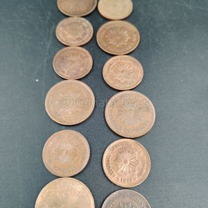 Lote siguiente: Lote de 10 Monedas de Uruguay: 5 x 5 Centésimos y 5 x 2 Centésimos