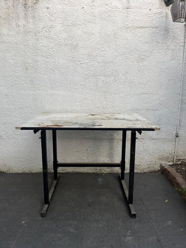 Mesa de trabajo en madera con estructura metálica - imagen 1