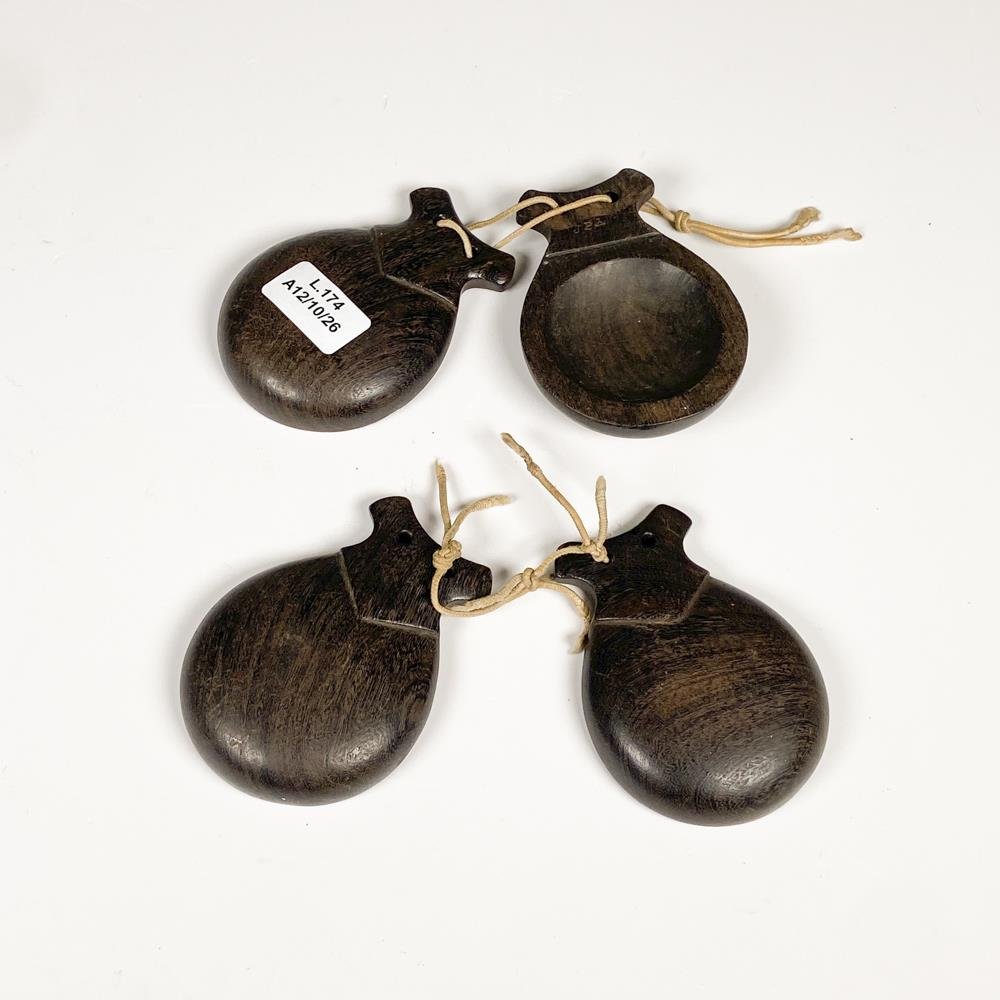 Dos Pares de Castañuelas de Madera Oscura