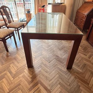 Mesa de Comedor Rectangular de Madera Maciza con Tapa de Vidrio - imagen 3