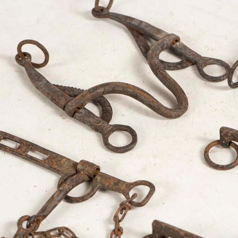 Frenos de metal viejos y oxidados - imagen 2