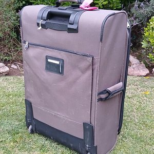 Lote anterior: Valija de Viaje Grande con Ruedas y Manija Retráctil