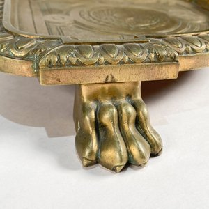 Dos Antiguos Braceros Triangulares de Bronce con Garras - imagen 2