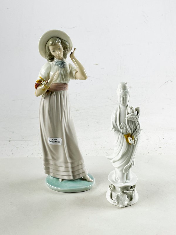 Figuras de Porcelana Nao y Blanc de Chine: Dama con Sombrero y Figura Oriental - imagen 1