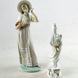 Figuras de Porcelana Nao y Blanc de Chine: Dama con Sombrero y Figura Oriental - imagen 1