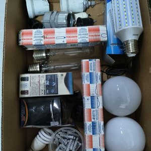 Lote siguiente: Lote de Varios Elementos Eléctricos y de Iluminación