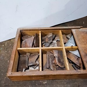 Caja de Madera con 30 Cuchillas para Torno - imagen 1