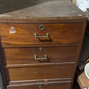 Lote anterior: Cajonera de madera antigua con 4 cajones