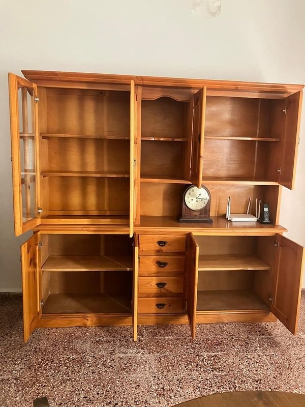Gran Mueble de Cristalero-Madera con Relojes y Estanterías - imagen 7